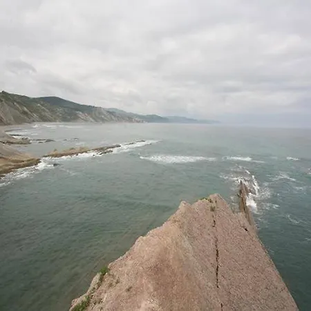 2 Habit, Sala, Terraza, Jardin, Parking Gratis *