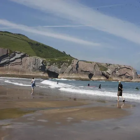 2 Habit, Sala, Terraza, Jardin, Parking Gratis *