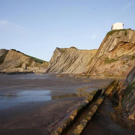 Apartment 2 Habit, Sala, Terraza, Jardin, Parking Gratis *